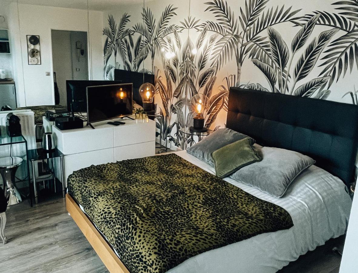 Beautiful Modern Fully Furnished Studio لوفالوا بيريه المظهر الخارجي الصورة